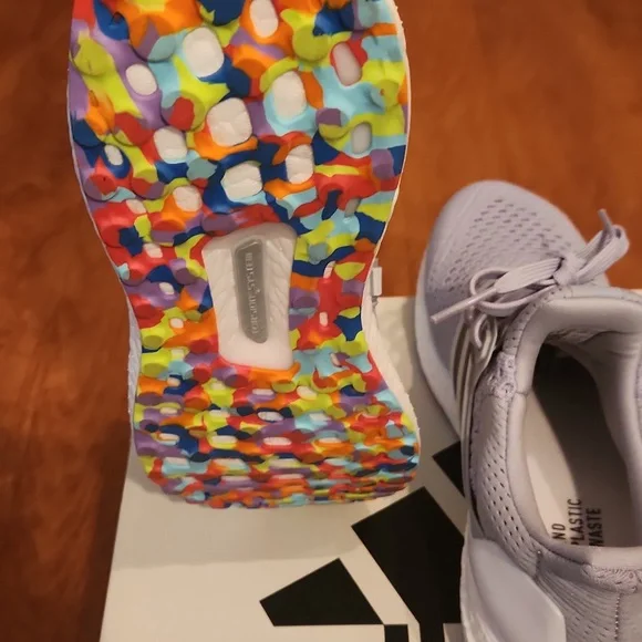 Adidas Ultra Boost Sneaker 🩶Kid 6.5 can fit Women 7.5 to 8🩶
